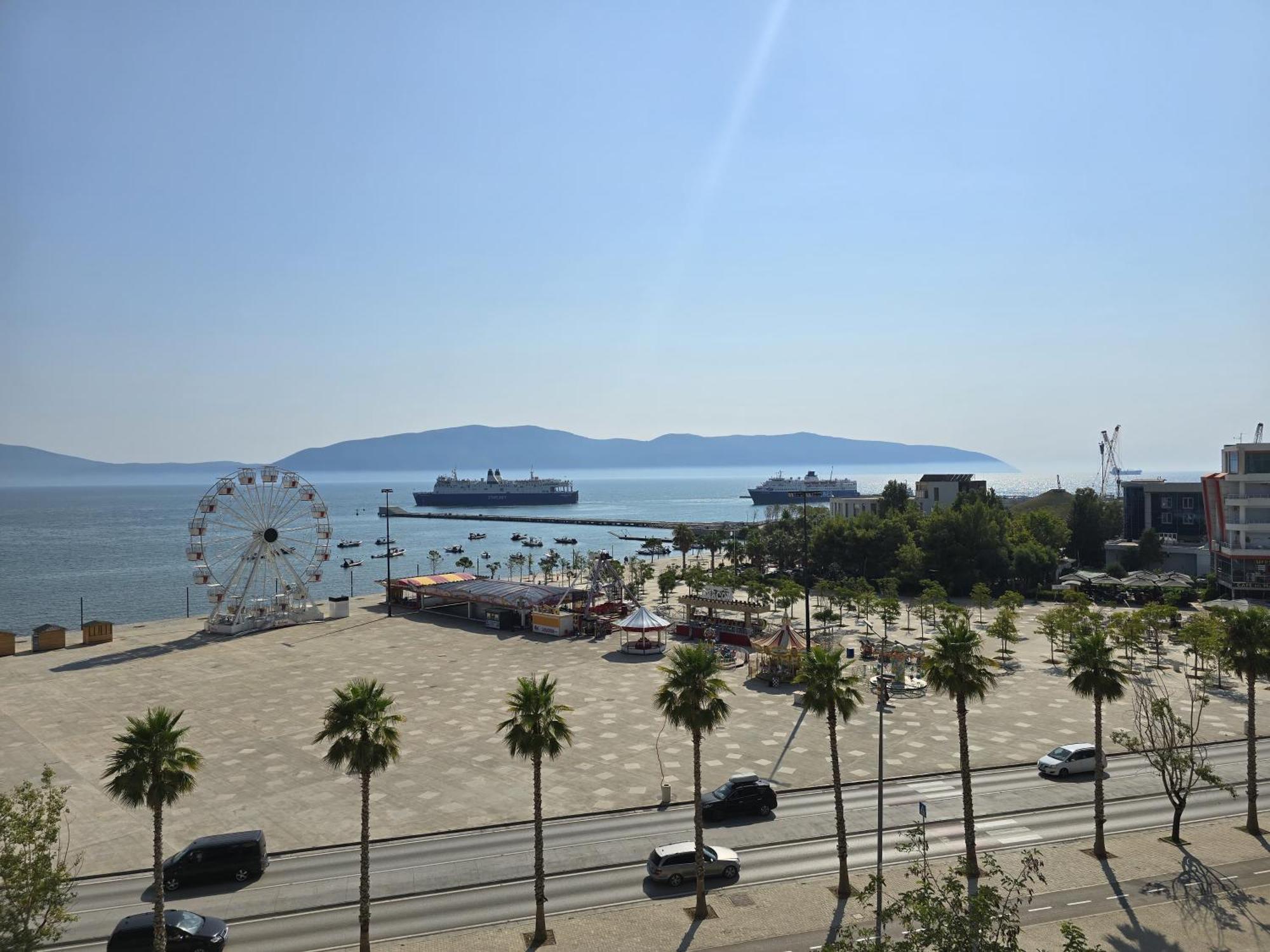 Sea View Apartment Vlorë Esterno foto